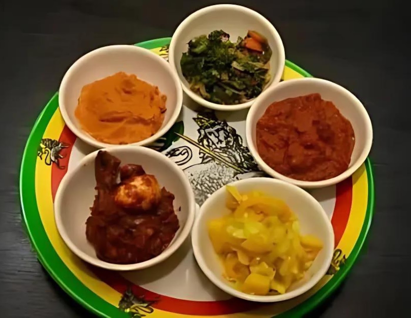 Sador's Ethiopian Restaurant & Bar: appetizing photo of Ethiopian food