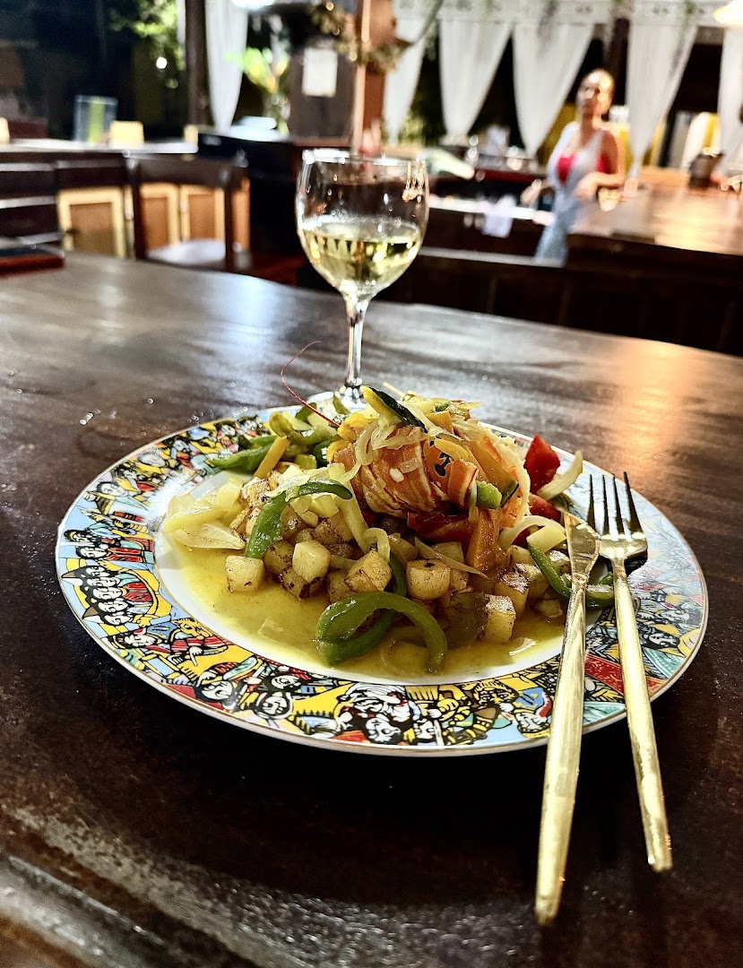 Sador's Ethiopian Restaurant & Bar: appetizing food photography in restaurant setting