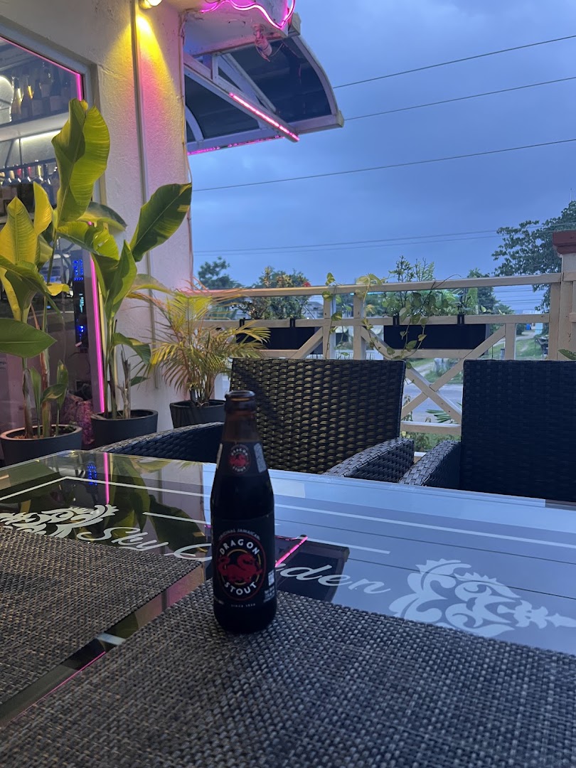 Sky Garden Restaurant Lounge Bar: venue atmosphere and drinks