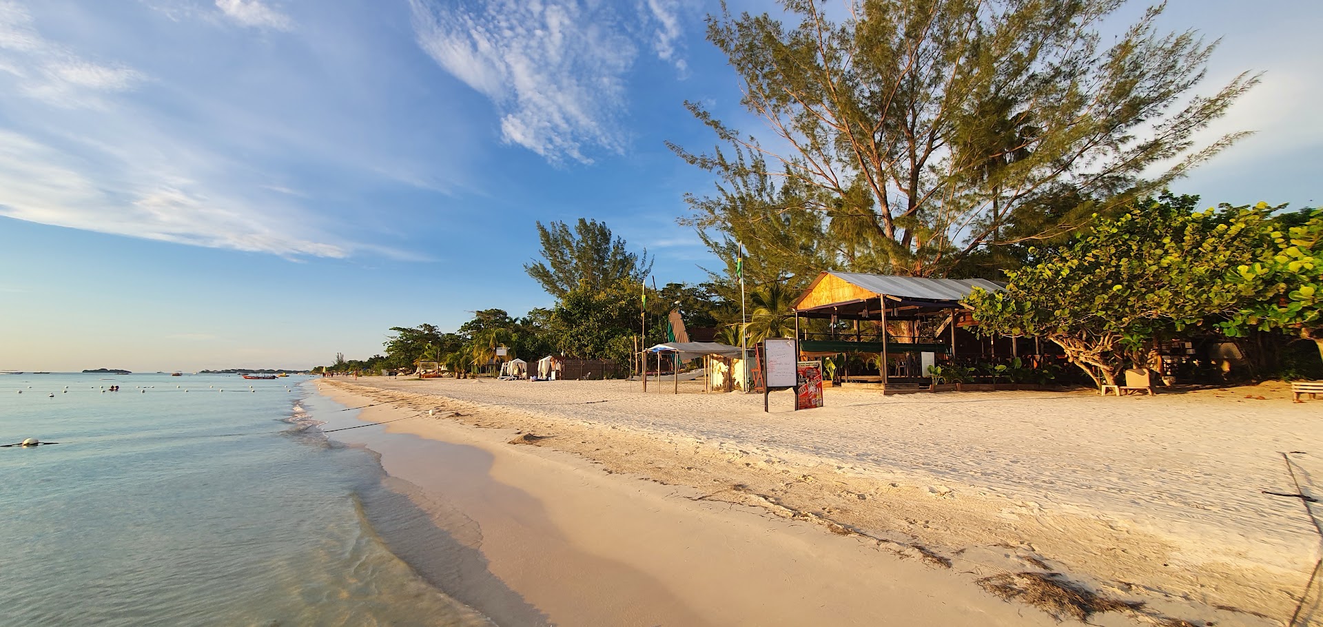Sun Beach Restaurant & Bar: beautiful scenic view of venue