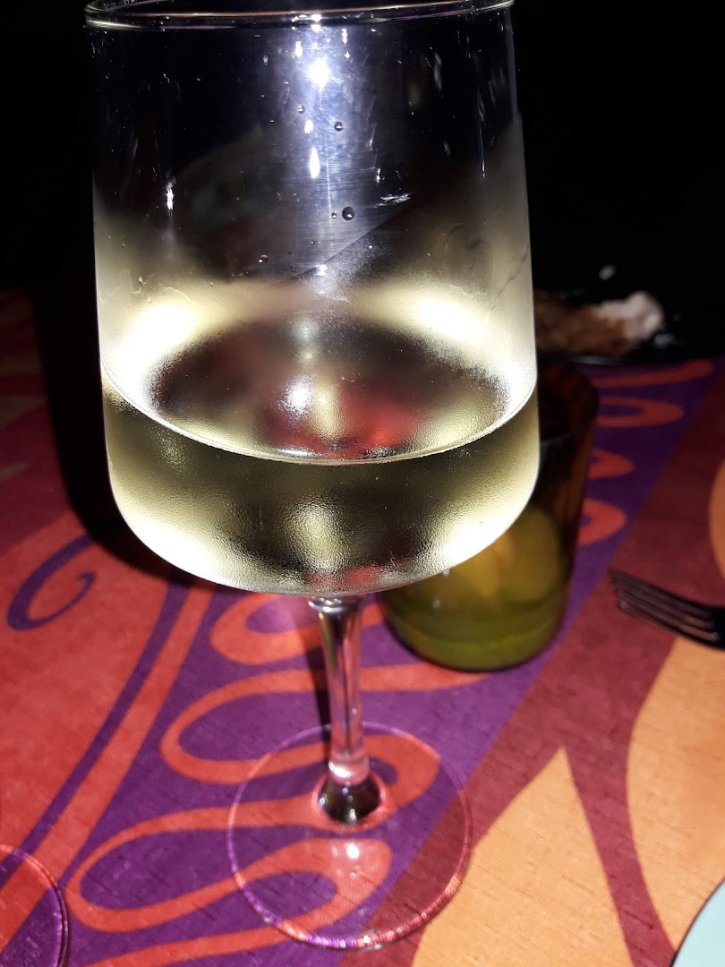 Wine With Me: clear, appealing photo of wine