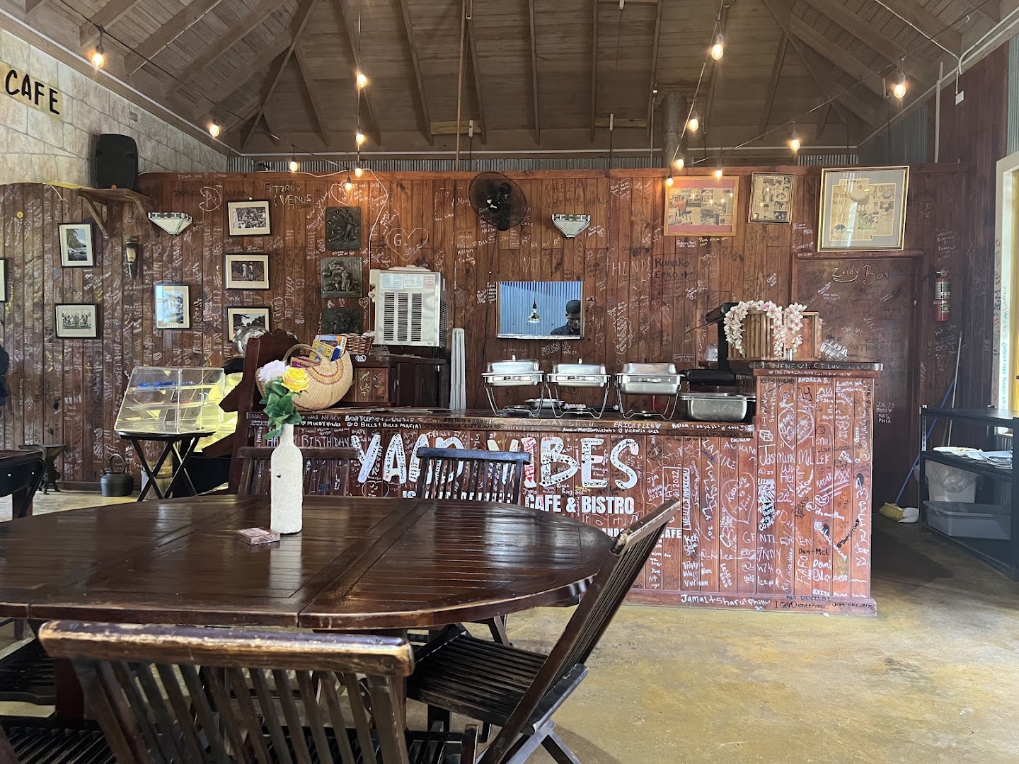 Island Coffees Cafe: clear shot of cafe interior