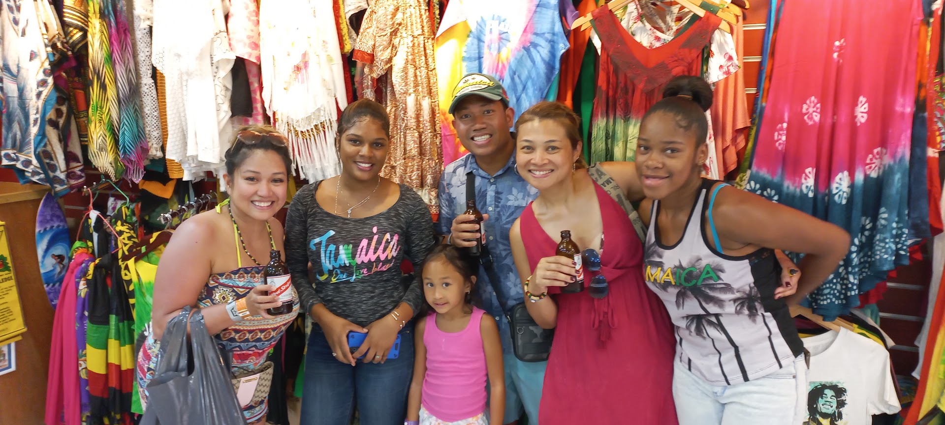 Likkle Jamayka: happy customers in shop