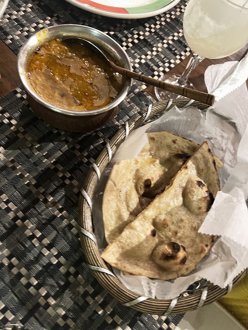 Manzil "East Meets West": appetizing photo of restaurant food