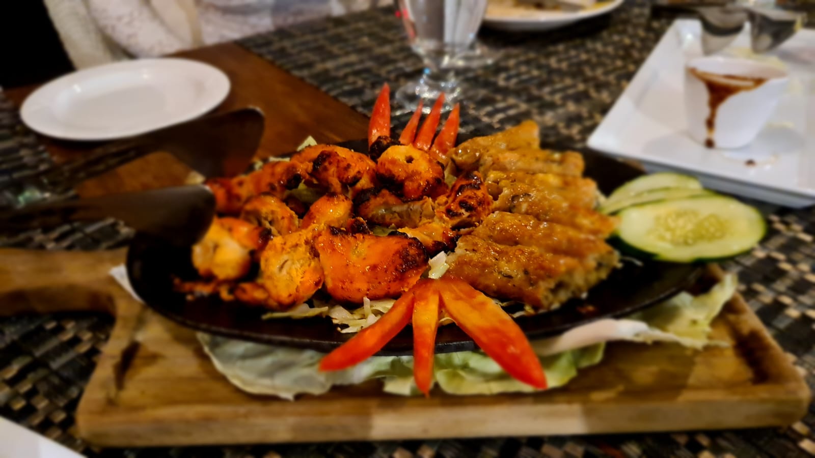 Manzil "East Meets West": appetizing photo of restaurant food