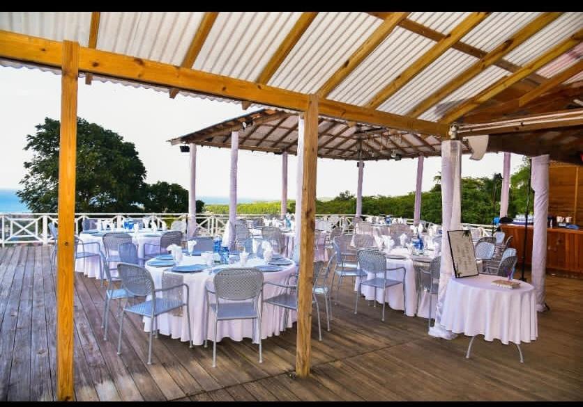 Oceans on the Ridge: clear view of restaurant terrace