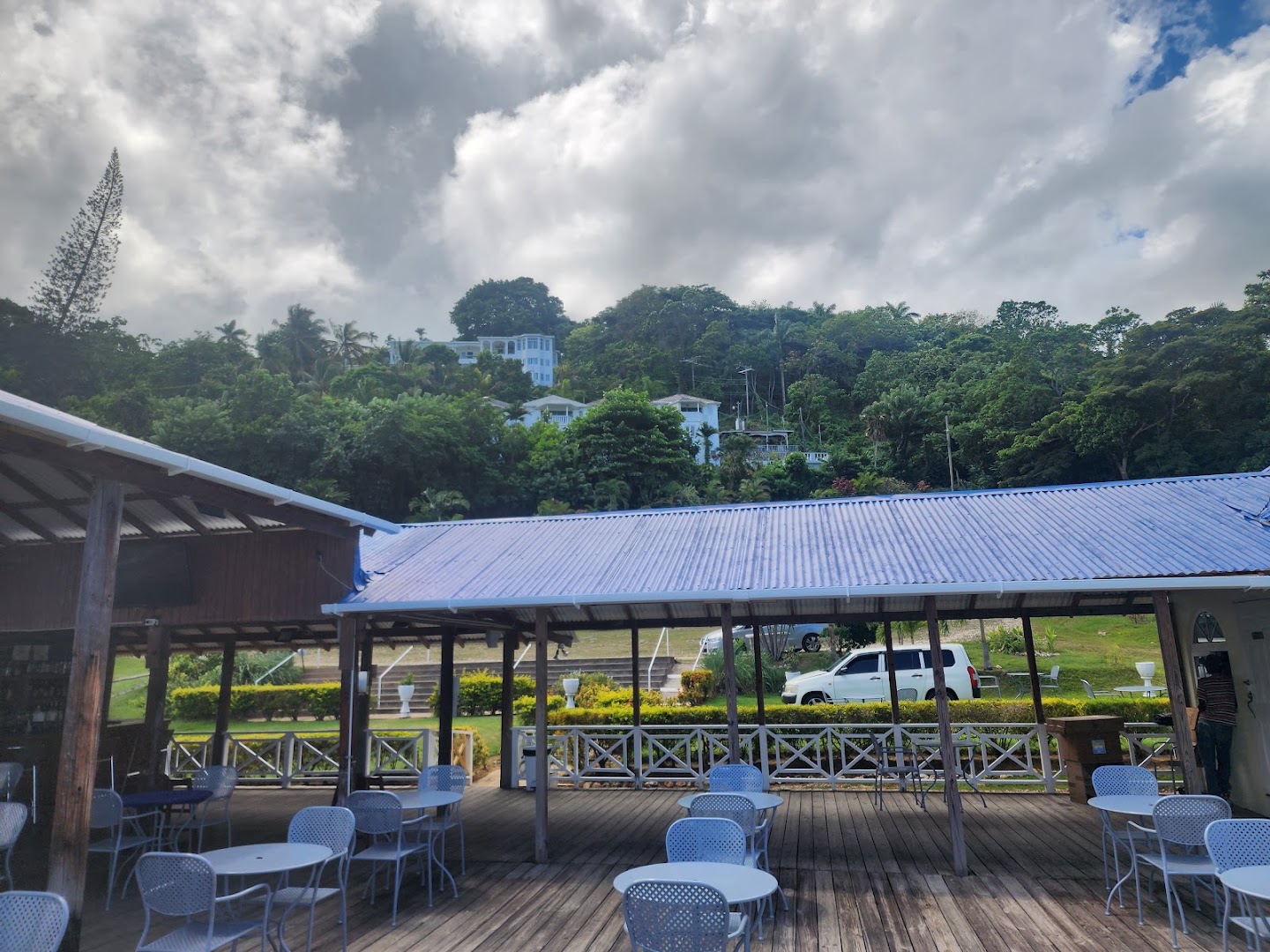 Oceans on the Ridge: clear view of restaurant terrace