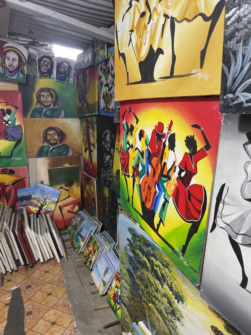 Ocho Rios Craft Market: showcases shop products and atmosphere