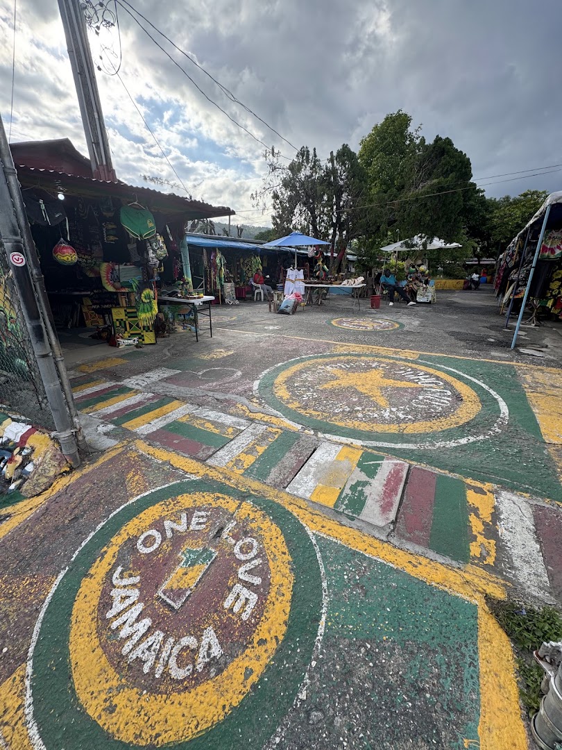Ocho Rios Craft Market: market's authentic atmosphere