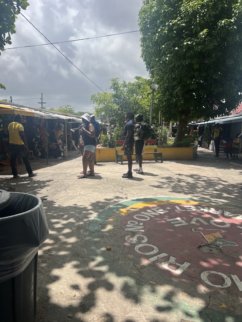 Ocho Rios Craft Market: market atmosphere and layout