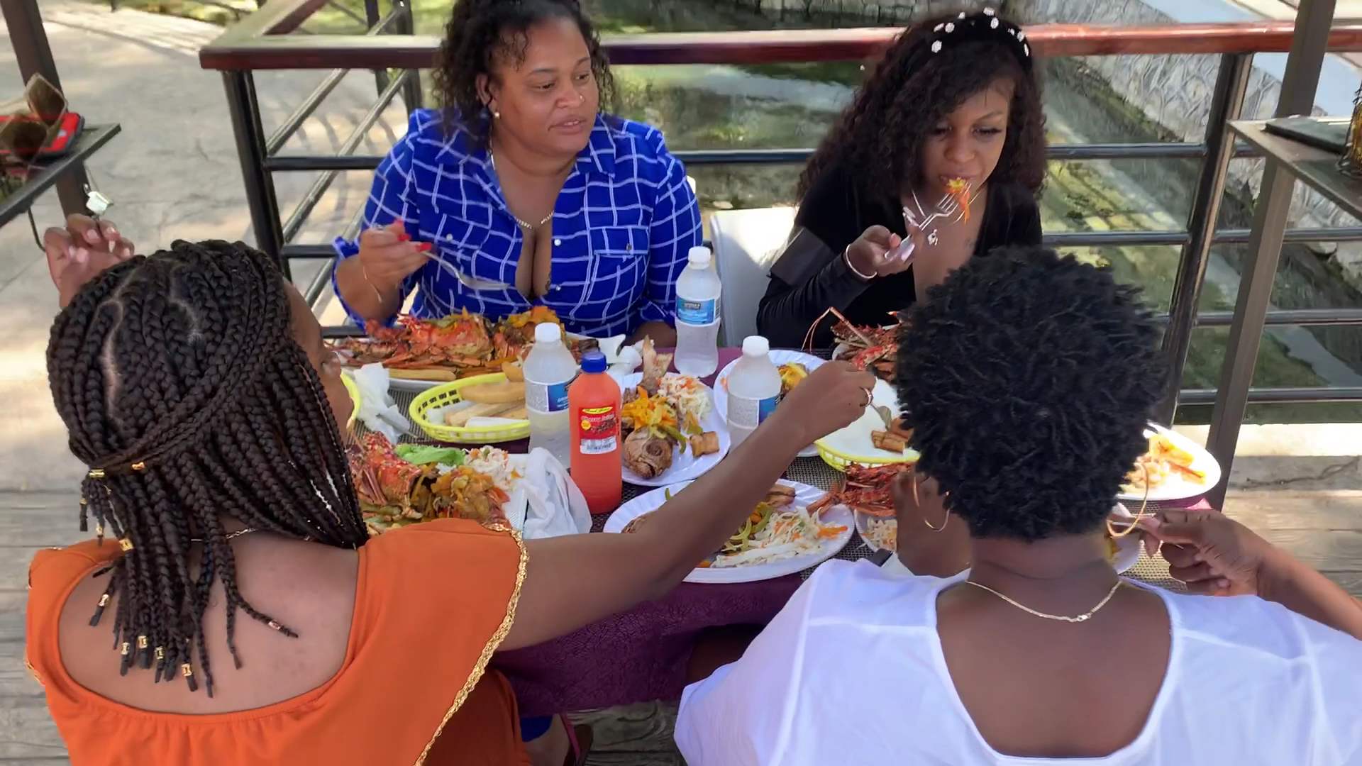 Reggae Kitchen & Lounge: customers enjoying the food