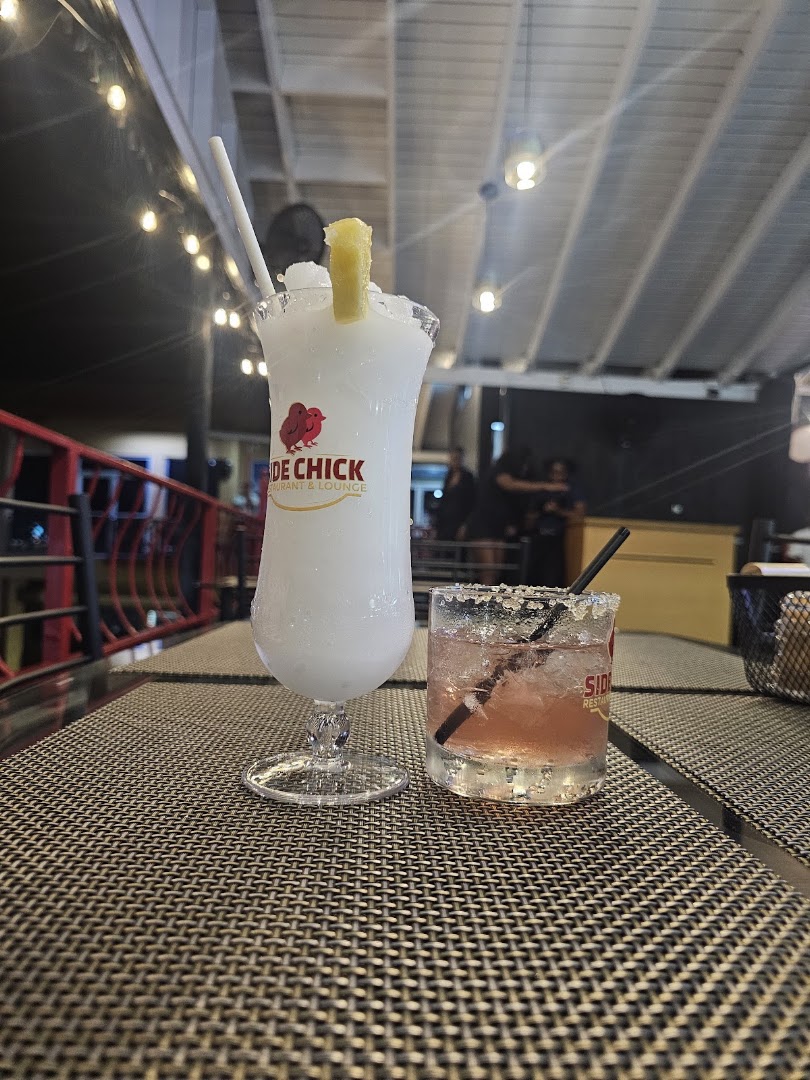 Side Chick Restaurant & Lounge: appetizing drinks in venue setting