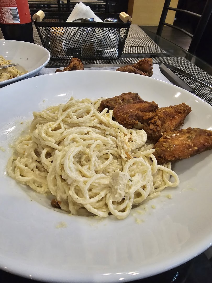 Side Chick Restaurant & Lounge: appetizing photo of restaurant food