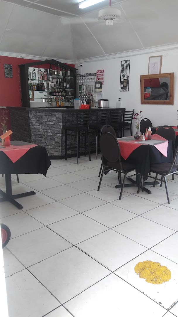 Sybs Restaurant Bar & Grill: clear view of restaurant interior