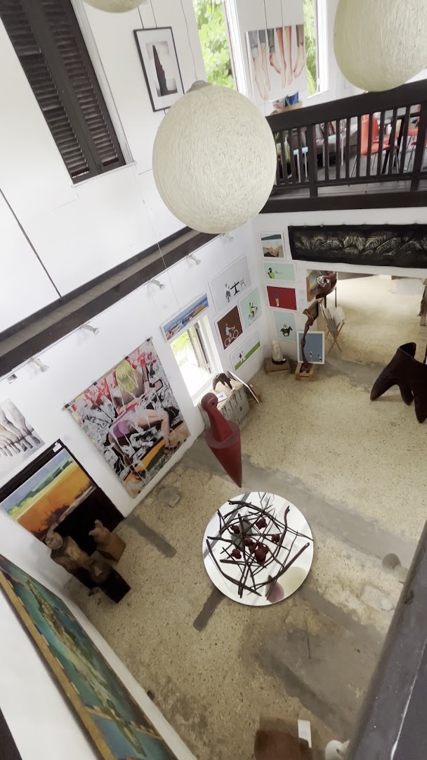 The Courthouse Gallery & Cafe: gallery interior and artwork