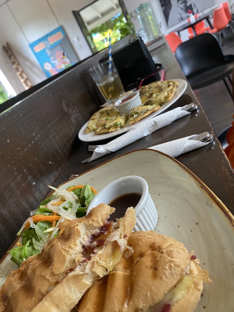 The Courthouse Gallery & Cafe: food at the venue