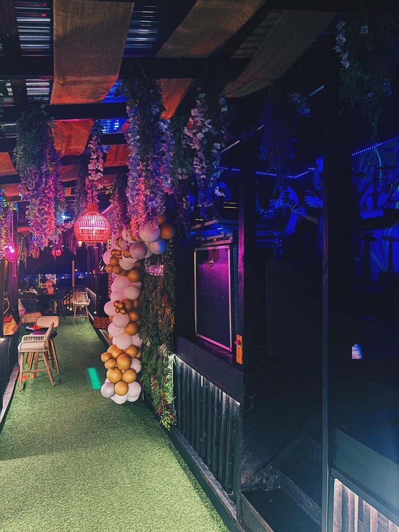 The Loft Wine Lounge: attractive venue atmosphere and decor