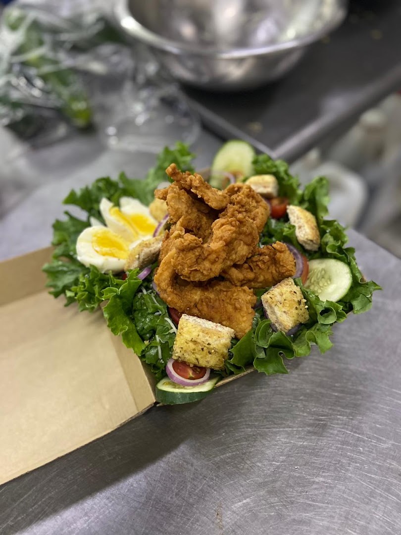 Ballaz Restaurant & Bar: appetizing food photo in kitchen