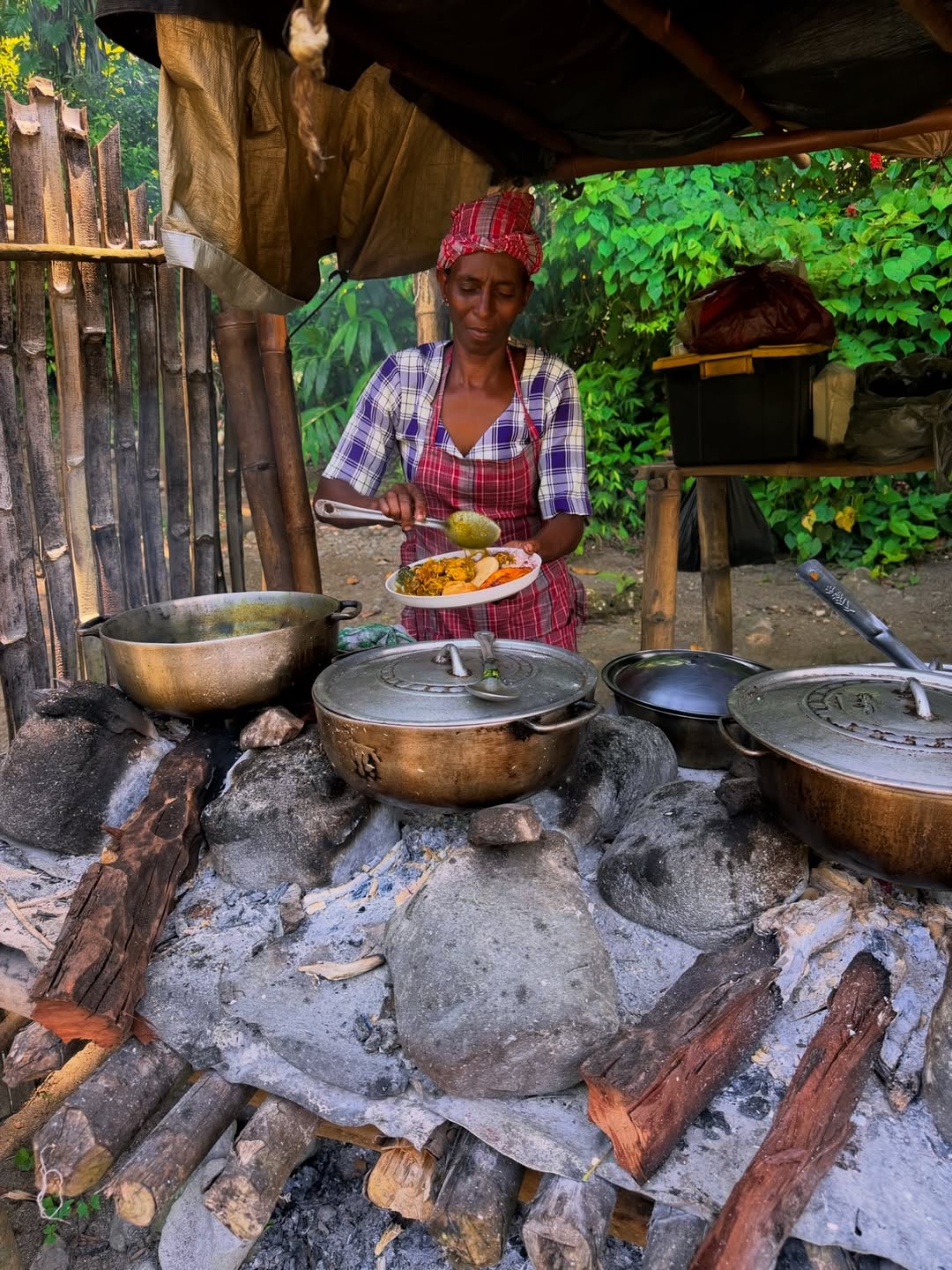 Belinda's Riverside Restaurant: authentic cooking scene at venue