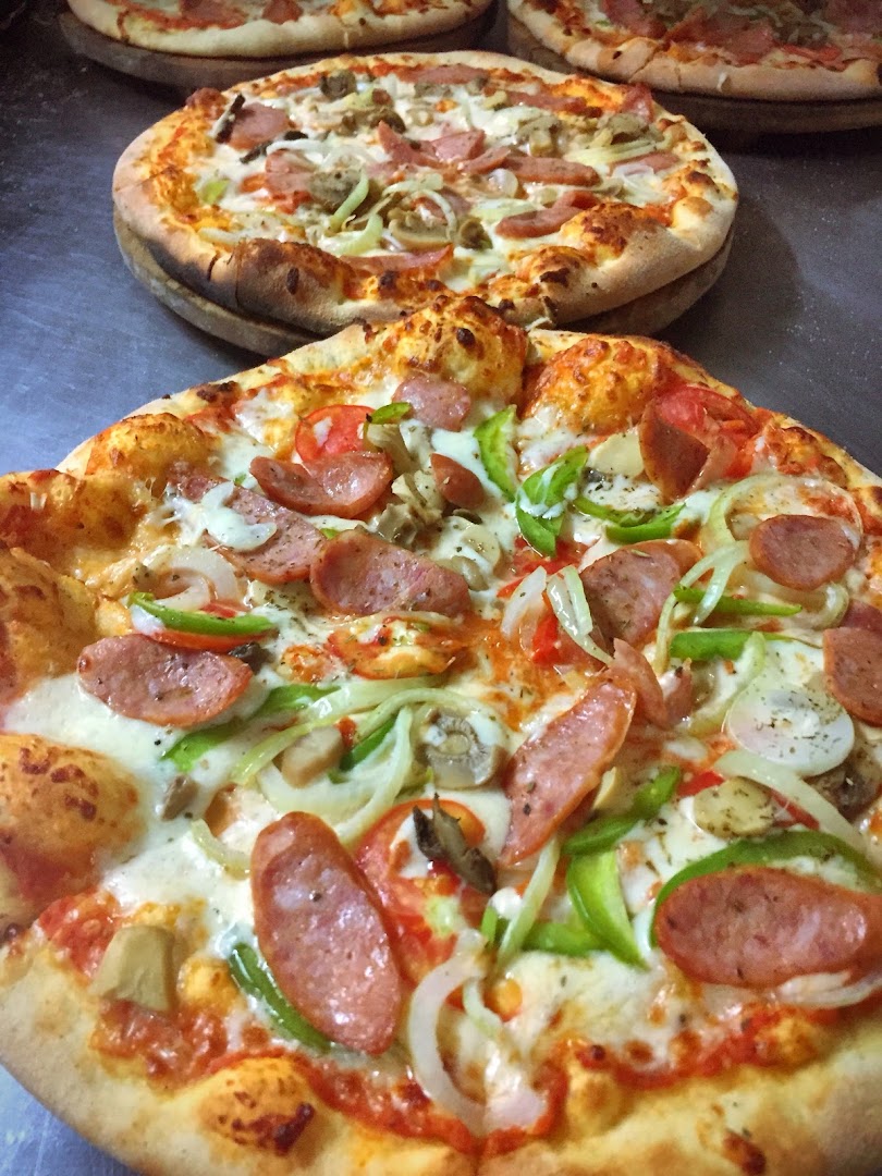 The Italian Job: appetizing photo of fresh pizza