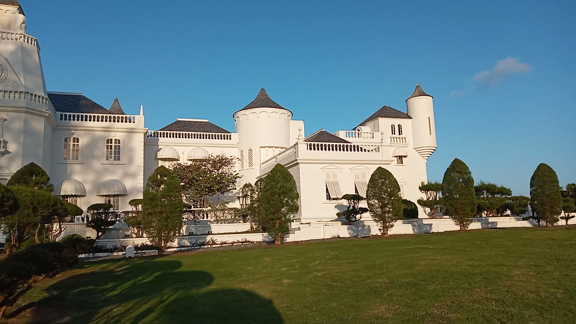 Trident Castle: clear exterior view of venue