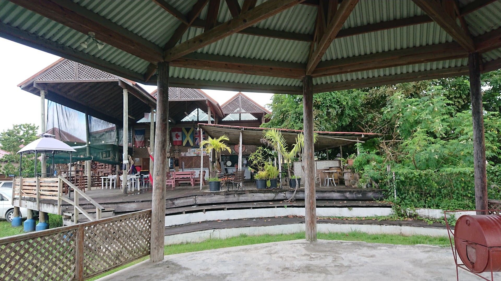 Yosch Cafe: clear view of venue atmosphere