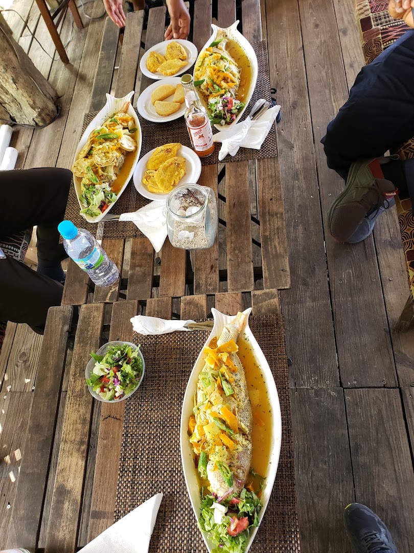 Yosch Cafe: appetizing food presentation at venue