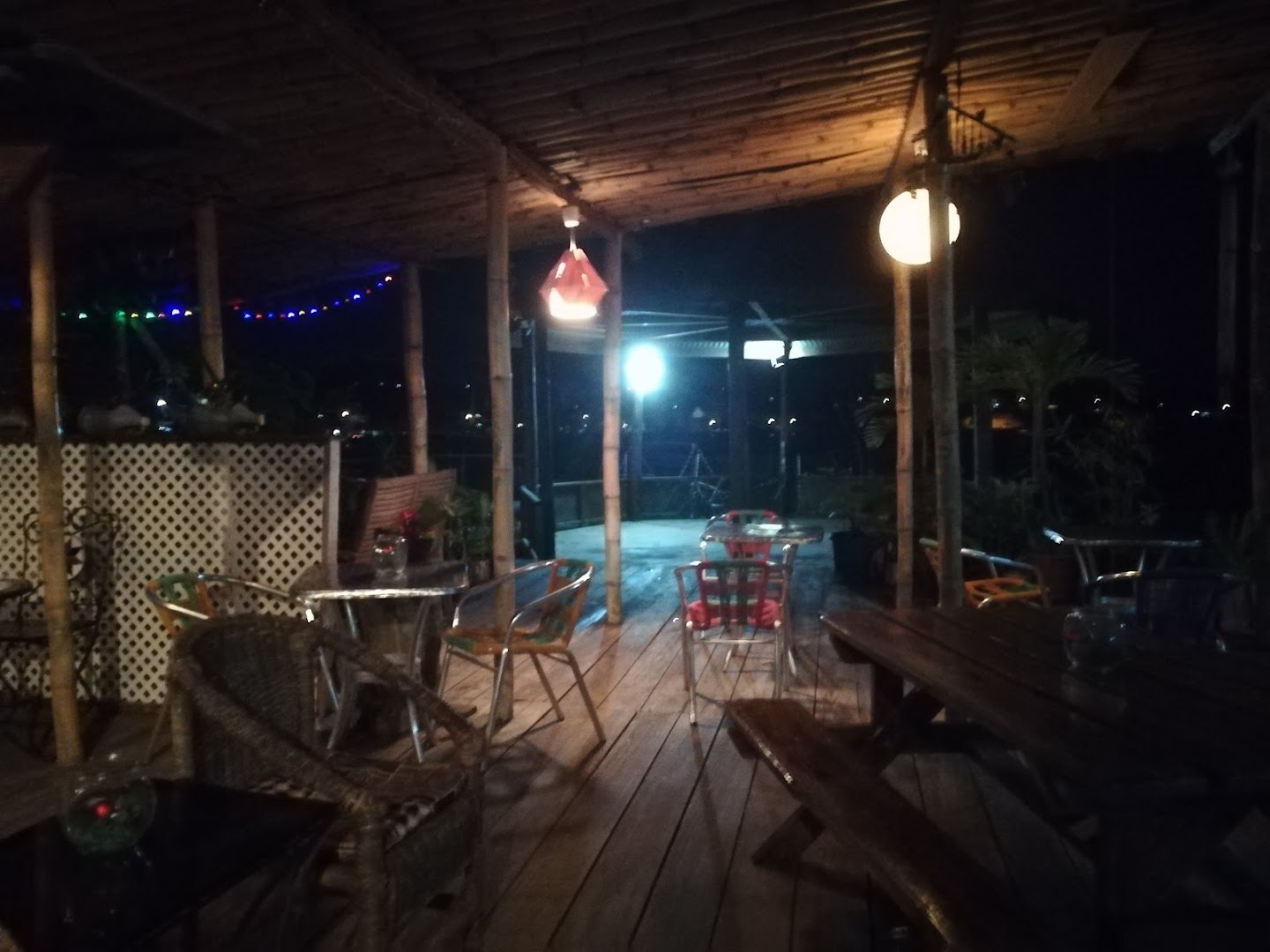 Yosch Cafe: inviting atmosphere of the terrace