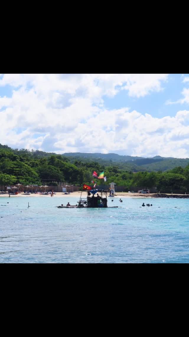 HighSeas Seafood Raft: restaurant's unique setting