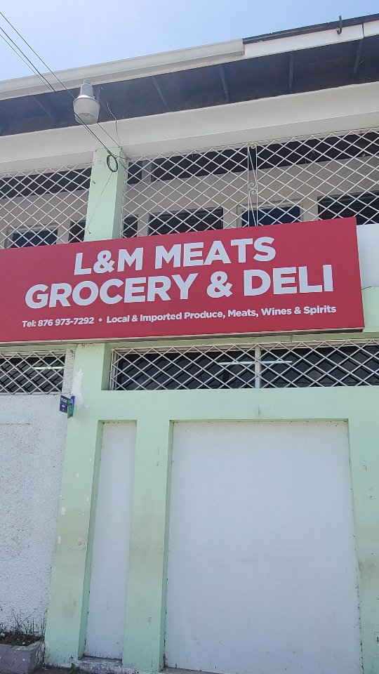 L&M Meats Grocery & Deli: clear storefront signage