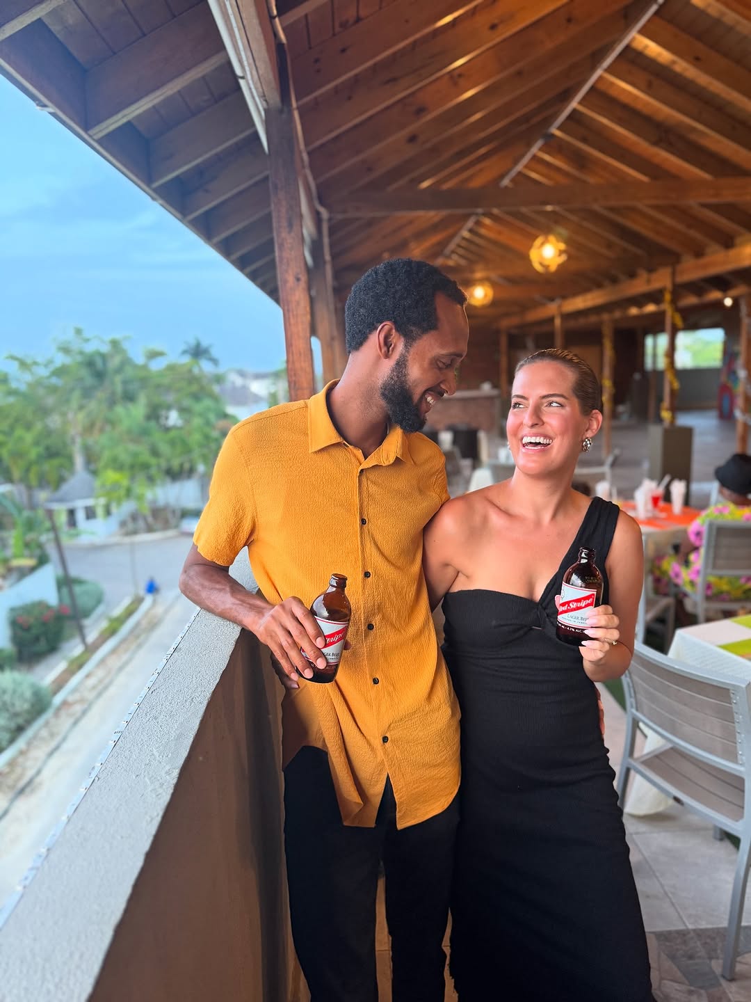 Rooftop Bar & Grill: atmosphere and happy guests
