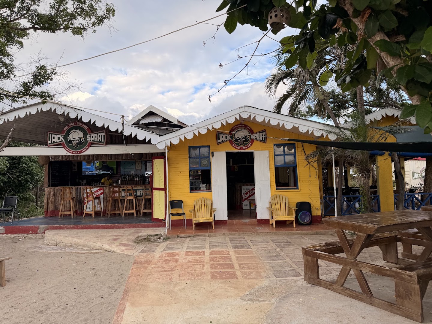 Jack Sprat Restaurant & Bar: clear exterior view of restaurant