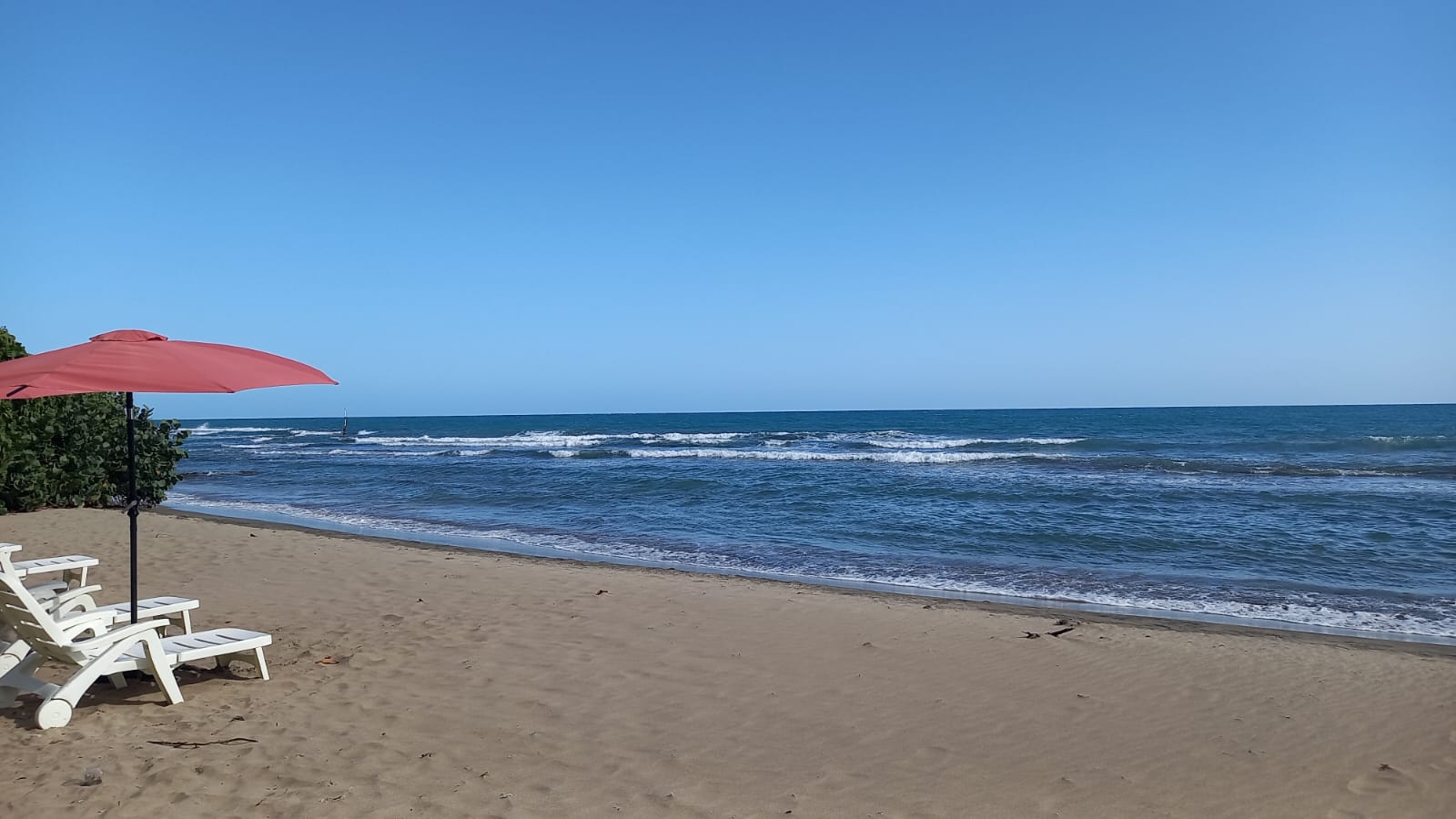 Ki's on di Beach: restaurant's beachside atmosphere