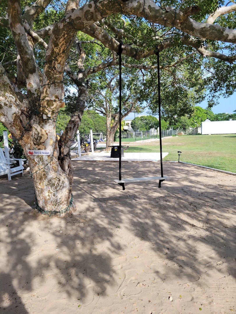 Treasure Beach Inn and Bar: inviting outdoor venue atmosphere