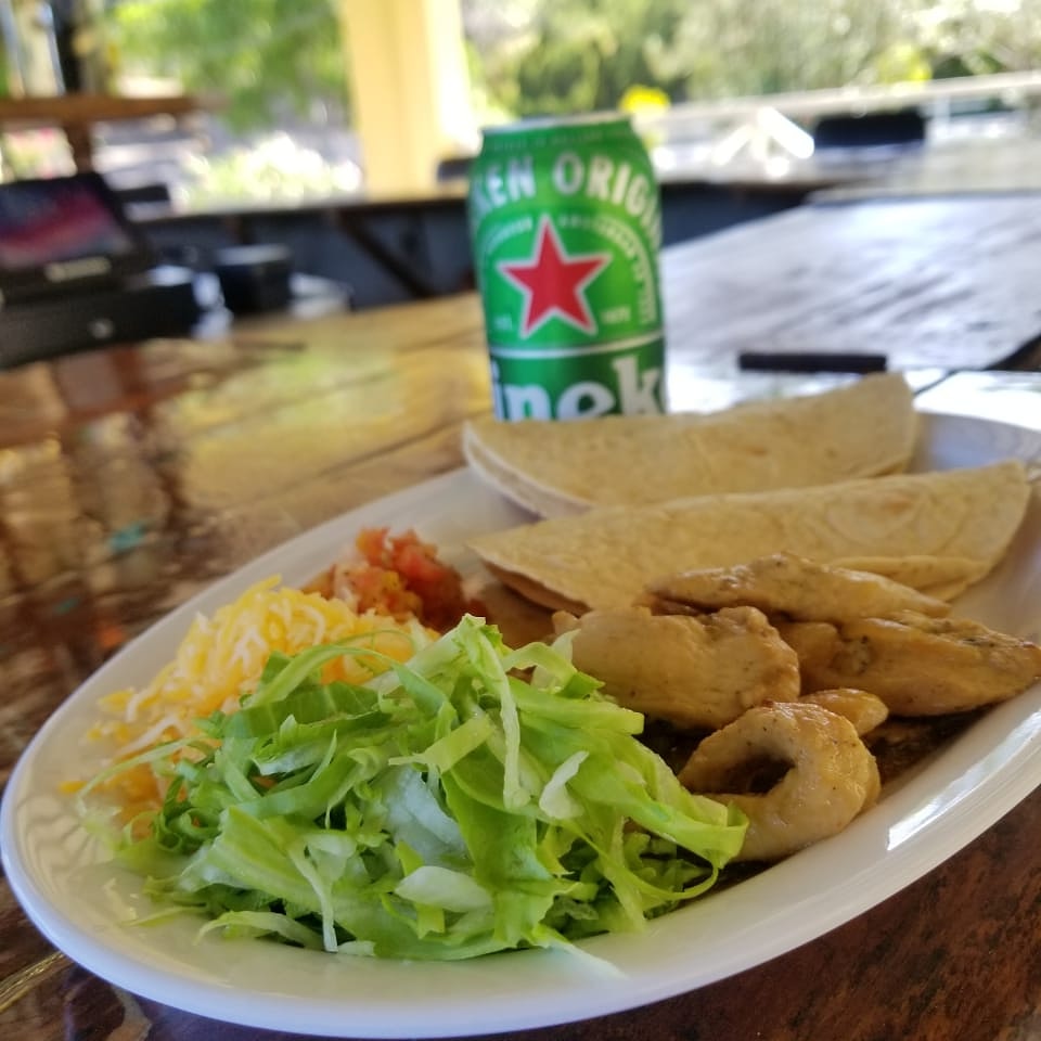 Treasure Beach Inn and Bar: appetizing food and drink photo