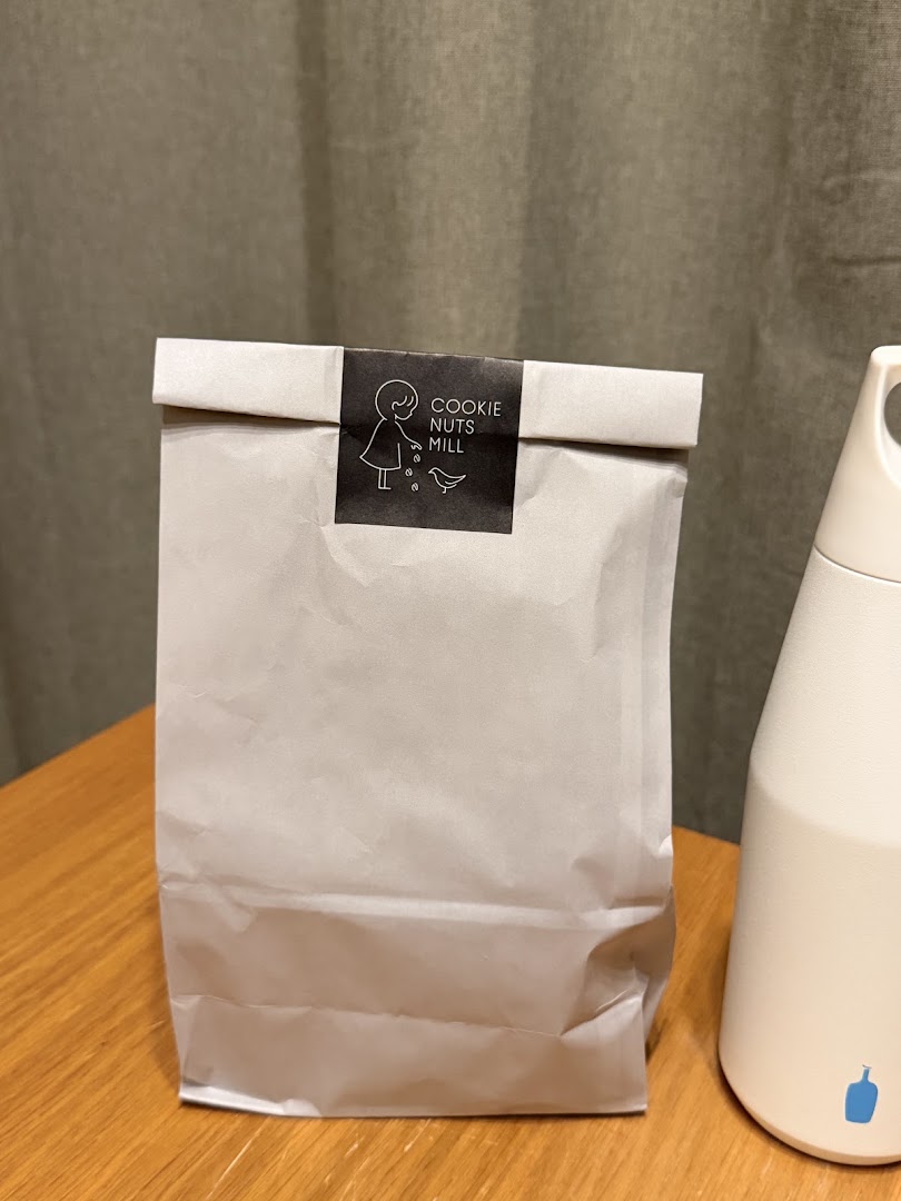 Cookie Nuts Mill: clear product branding and packaging
