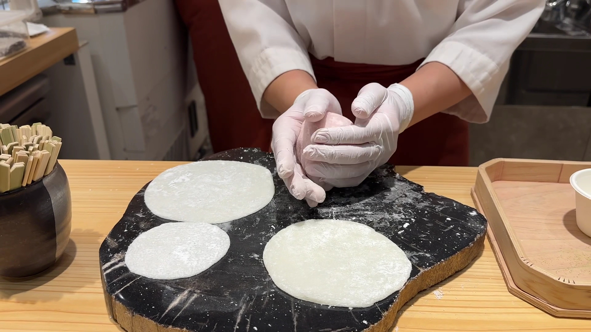 Imonne Hakata: professional food preparation process shown