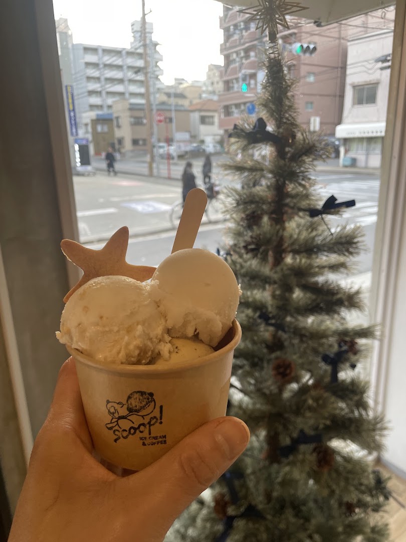 Scoop! Ice Cream & Coffee: appetizing product photo with branding
