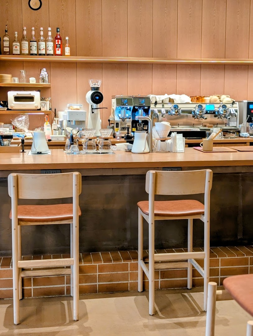 Sym Coffee Roasters: clean, professional shot of interior