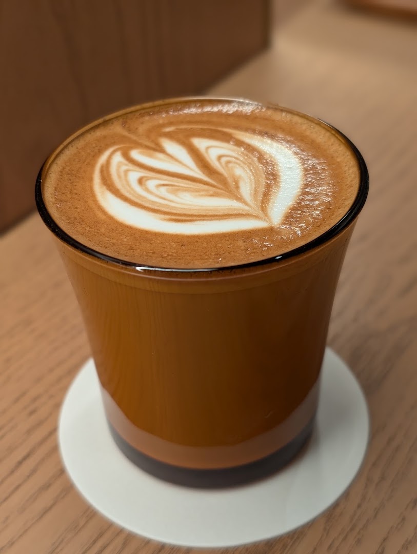 Sym Coffee Roasters: high quality latte art photo