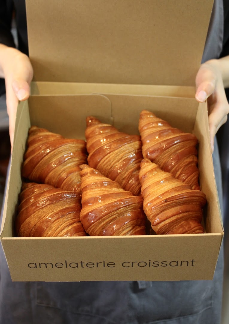 Amelaterie Croissant: appetizing photo of fresh croissants