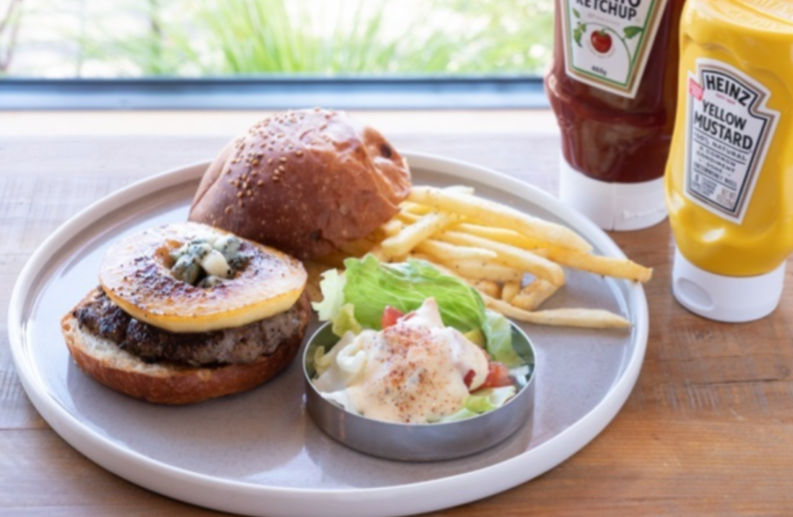 Burger Shop Three Three: appetizing food photography
