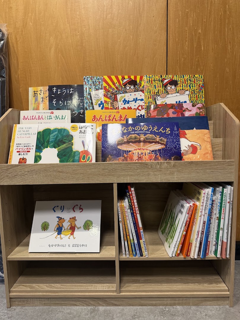 Kitakamakura Books: clear display of book collection