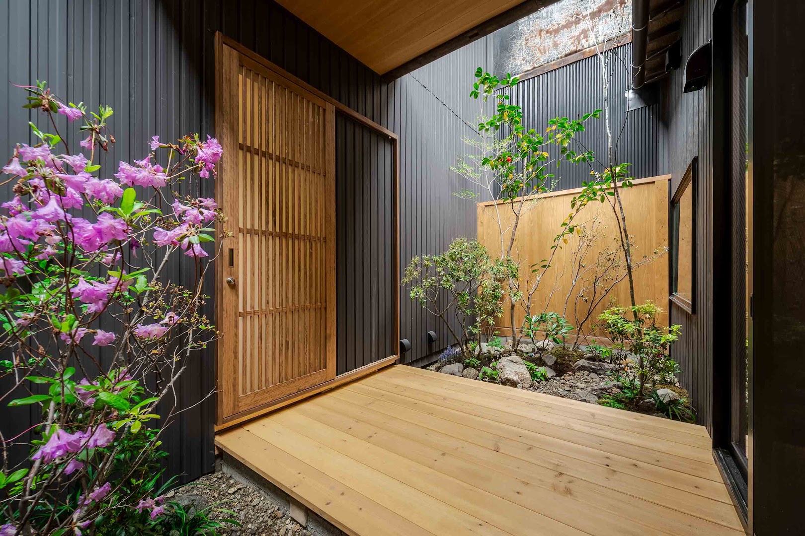 町家レジデンスイン金沢 彦三町 翠響: beautiful, professional shot of courtyard