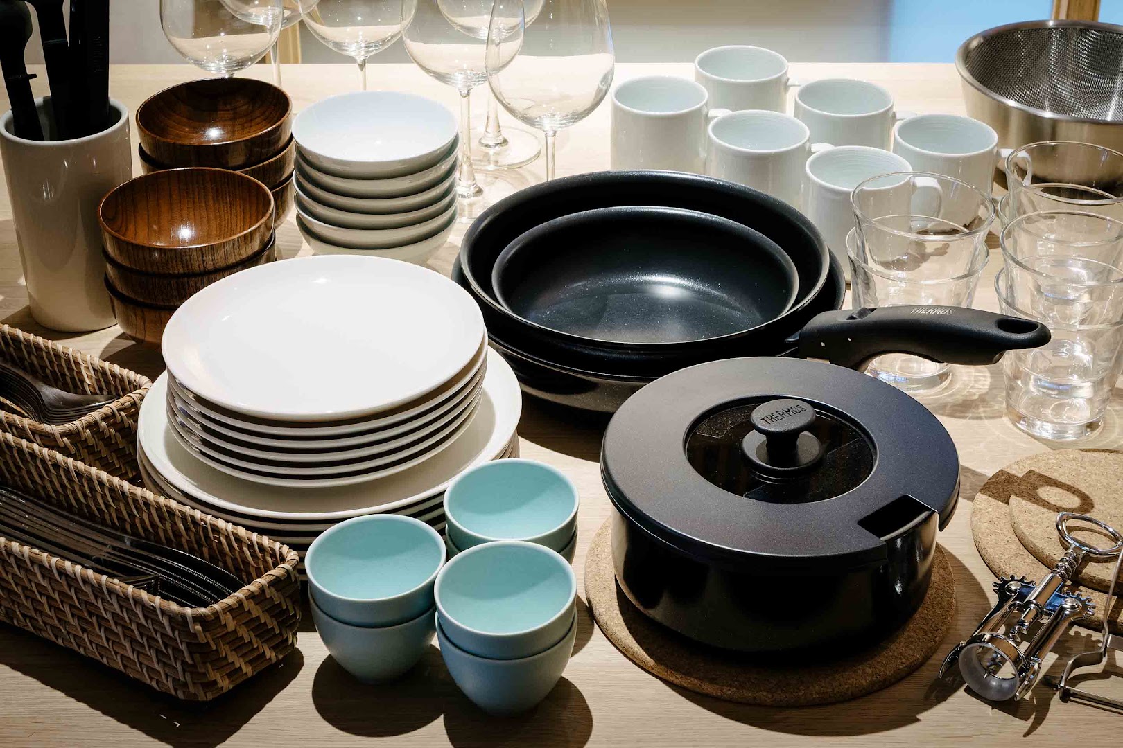 町家レジデンスイン金沢 彦三町 翠響: hotel kitchen amenities clearly