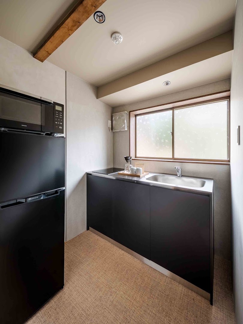 町家レジデンスイン金沢 彦三町 翠響: clean, professional hotel kitchen photo