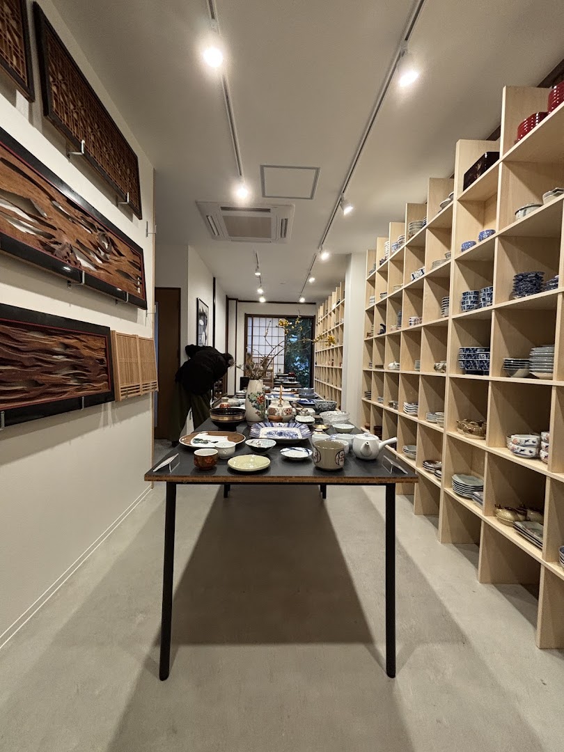 昭和スタイル 新竪町店: clear shop interior and products