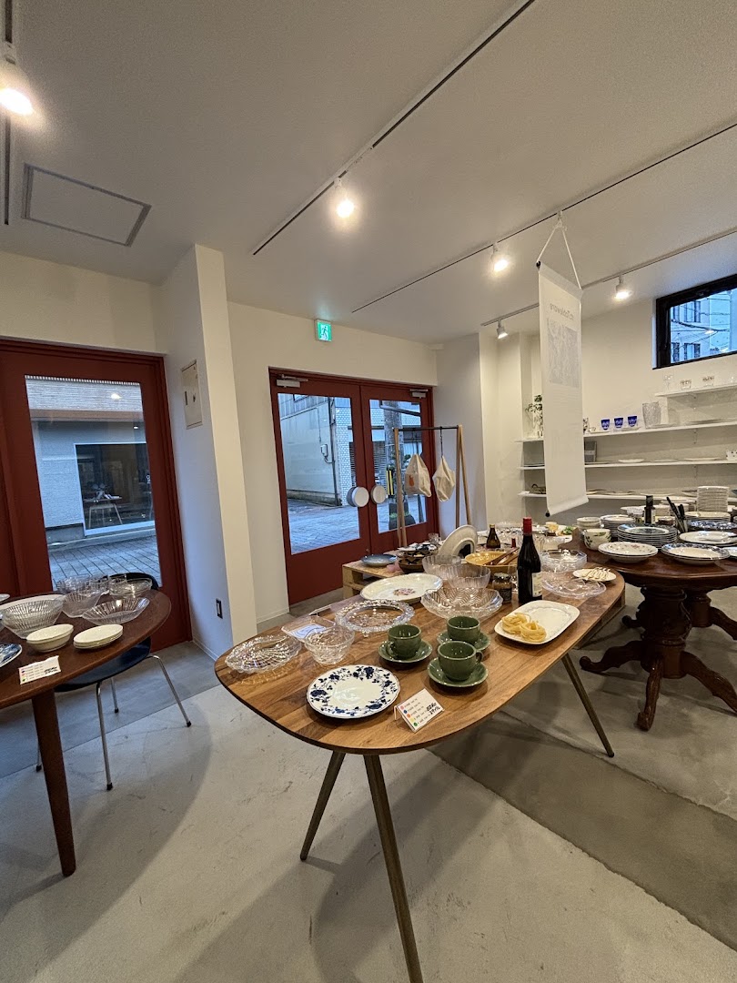昭和スタイル 新竪町店: clear shop interior and products