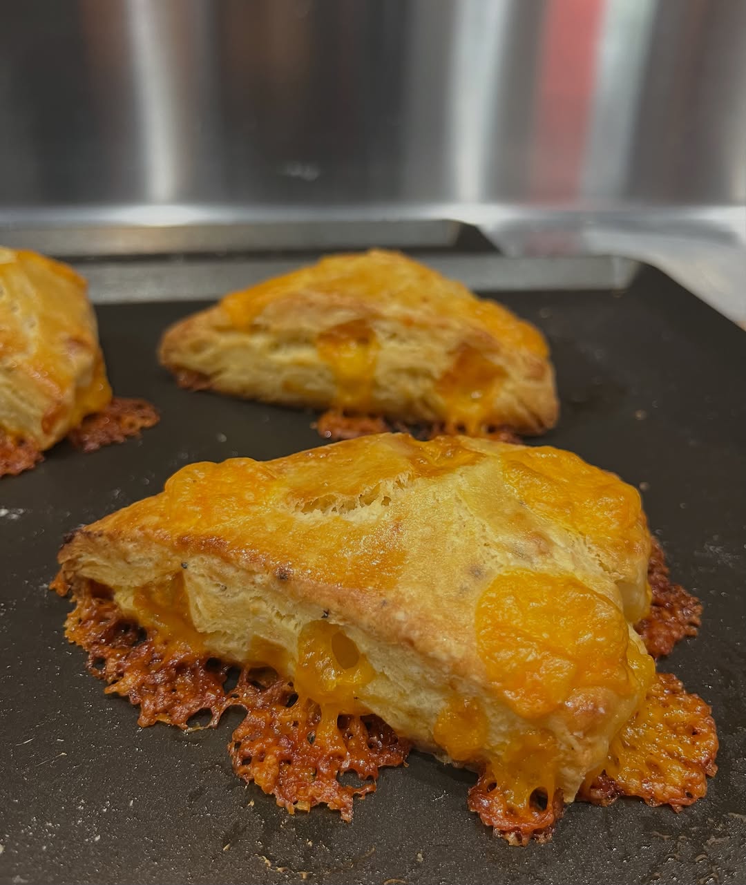 Amber Scone: appetizing photo of fresh scones