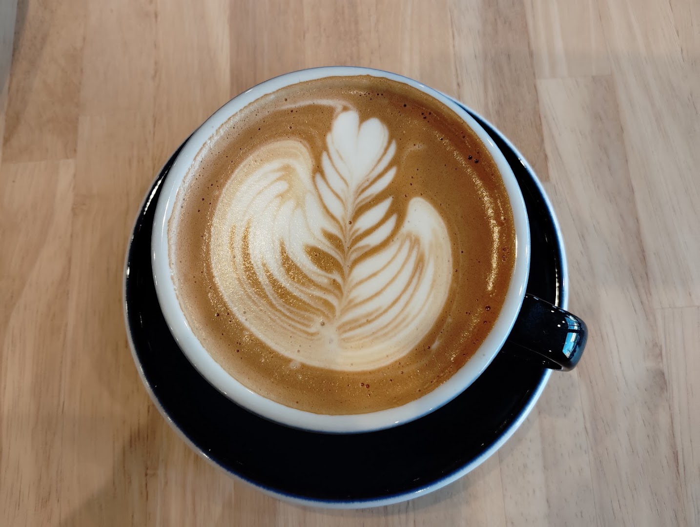 コーヒー&チーズケーキBENIYA COFFEE: high quality latte art photo